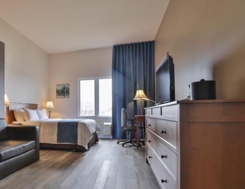 Double Room with Sofa Bed and Mobility Access - Non-Smoking
