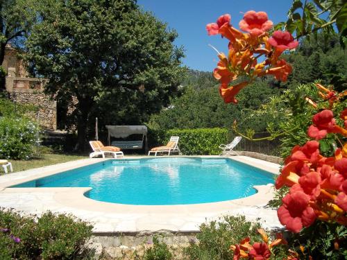Appartement de 2 chambres avec piscine privee jardin clos et wifi a Chateauneuf Grasse