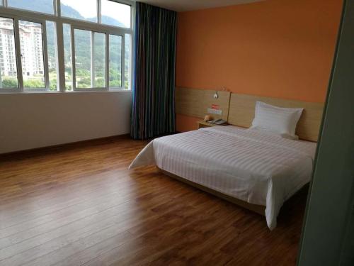 . 7 Days Inn Wuzhishan Yanhe South Road Branch