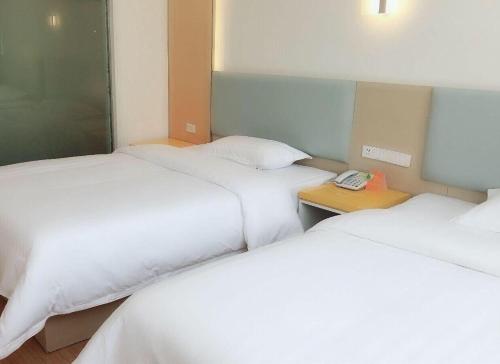 2 twin beds