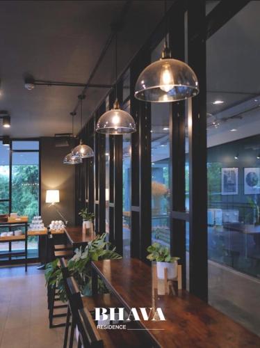 레스토랑, 바바 레지던스 (Bhava Residence) in 핫야이