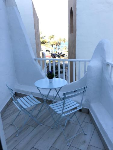 Bungalow with 2 bedrooms in Playa de la Americas with wonderful sea view furnished balcony and WiFi 50 m from the beach Playa de las Americas