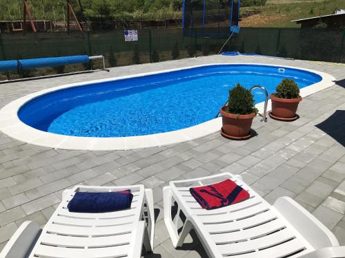 2 bedrooms appartement with shared pool furnished garden and wifi at Rakovica
