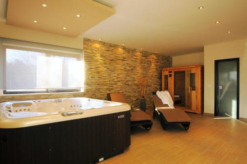 Four-Bedroom Villa with Private Pool image 5