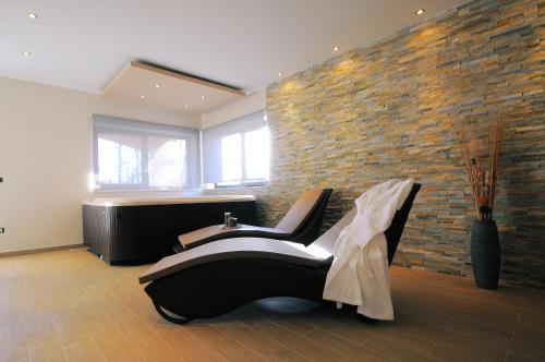Four-Bedroom Villa with Private Pool image 6