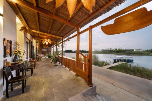 Balcony/terrace, The Boat House Riverside Homestay in Cam Kim