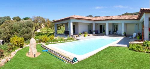 Villa de 4 chambres a Sartene avec piscine privee jardin amenage et WiFi a 10 km de la plage gîte à louer Giuncheto