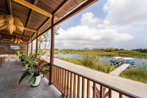 Balcony/terrace, The Boat House Riverside Homestay in Cam Kim