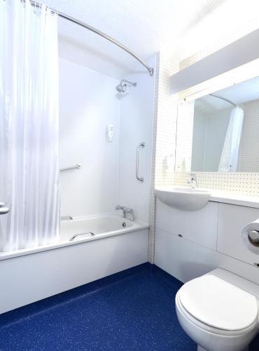 Ванная комната, Travelodge Waterford in Уотерфод
