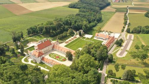 . Schloss Thalheim