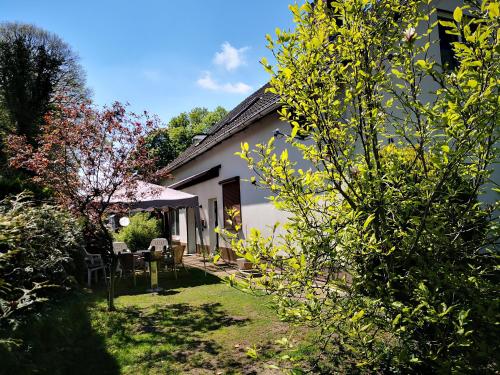 Viesnīcas āriene, Künstler Ferienwohnung 3 Zimmer Küche Bad zentrale Lage (Kunstler Ferienwohnung 3 Zimmer Kuche Bad zentrale Lage) in Hagen im Bremischen
