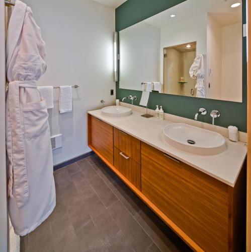 2 bedrooms, 3 beds