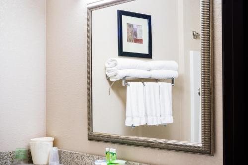 Holiday Inn Express Hotel & Suites Acme-Traverse City, an IHG Hotel