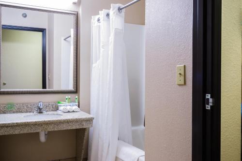 Holiday Inn Express Hotel & Suites Acme-Traverse City, an IHG Hotel