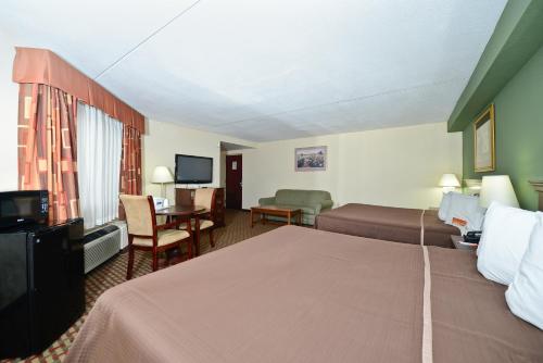 Howard Johnson by Wyndham Newark Airport - image 8