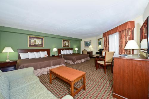 Howard Johnson by Wyndham Newark Airport - image 12