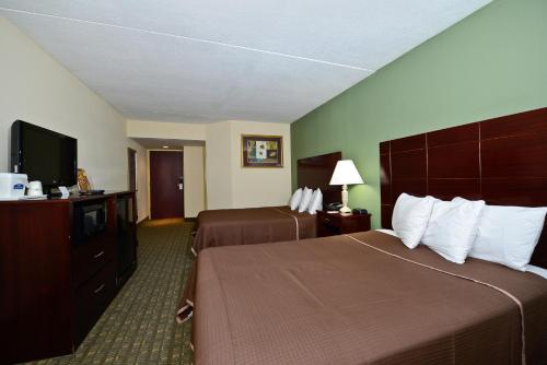 Howard Johnson by Wyndham Newark Airport