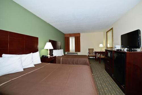 Howard Johnson Hotel by Wyndham Newark Airport