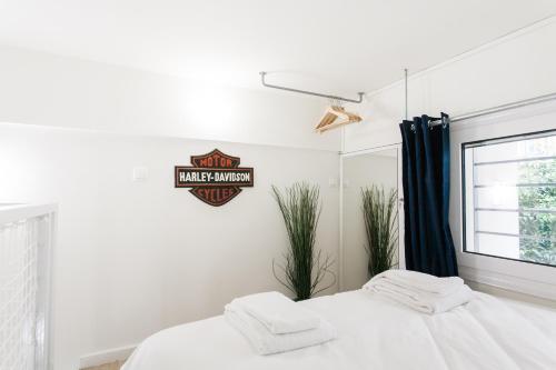 Be based in this groovy loft in the CITY CENTER!!