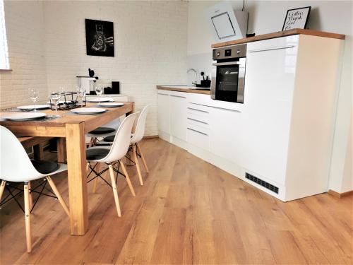 Kitchen, 2minBikepark&Ski - Loft Lotte - bikes lockable near Kronenrestaurant