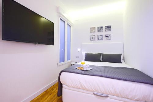 Plaza Mayor Suite by Madflats Collection