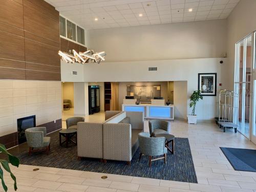 Holiday Inn Express & Suites Tracy, an IHG Hotel