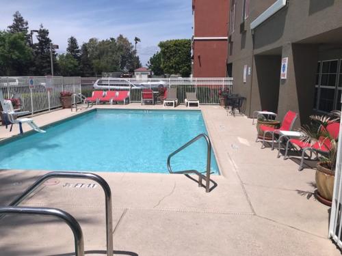 Holiday Inn Express & Suites Tracy, an IHG Hotel