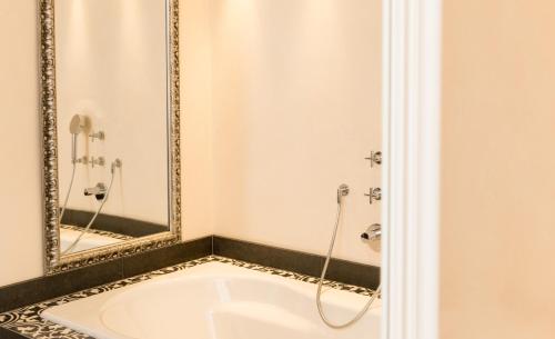 Wonderlandscape Guest House - image 4