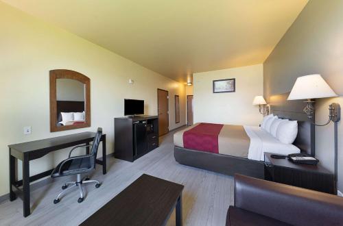 Econo Lodge Inn & Suites Bridgeport in Bridgeport, USA