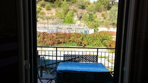  2 bedrooms appartement with furnished balcony and wifi at Villanova d´Albenga 7 km away from the beach, Pension in Villanova dʼAlbenga