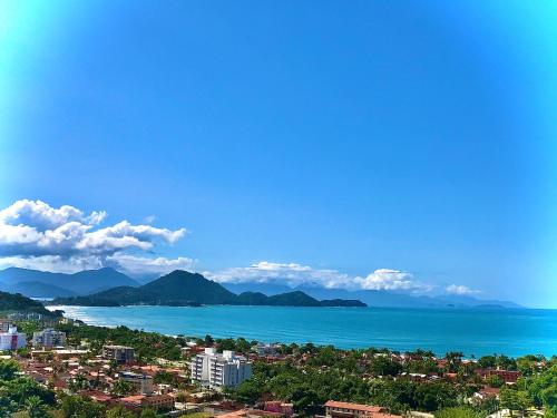 Amplo apê condomínio piscina Toninhas Ubatuba