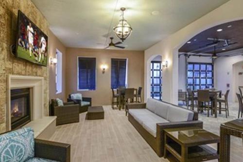 Windsor Manor - image 2