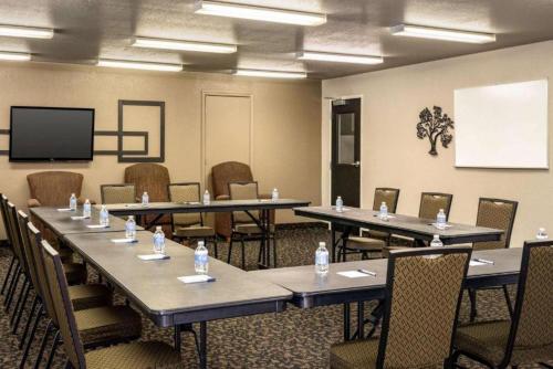 Travelodge by Wyndham Wellington - image 11