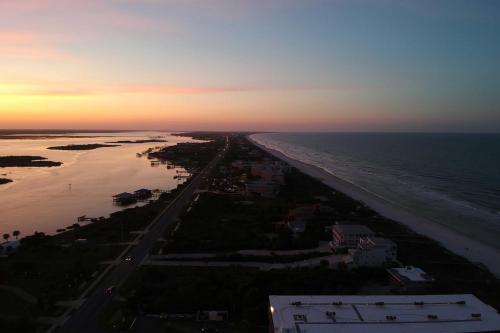 Family-Friendly Condo with Ocean View, Walk to Beach!