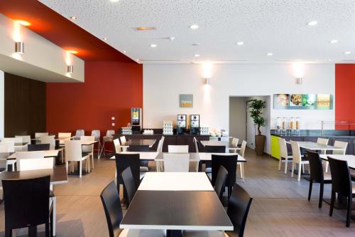 Food and beverages, Holiday Inn Express Montpellier - Odysseum in Montpellier