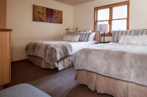 Deluxe Two-Bedroom Apartment
