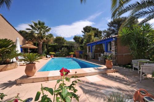Villa de 5 chambres avec piscine privee terrasse amenagee et wifi a Carqueiranne a 5 km de la plage - Location, gîte - Carqueiranne