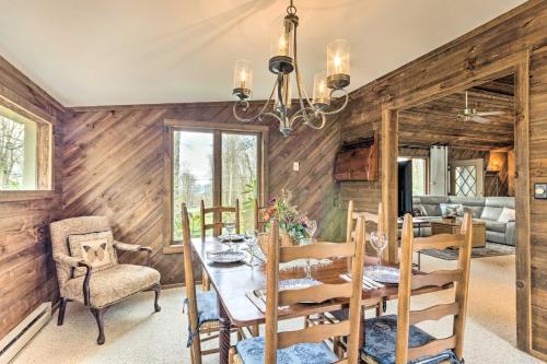 Beech Mountain Home with Deck - 1 Mi to Ski Resort! in Beech Mountain, USA