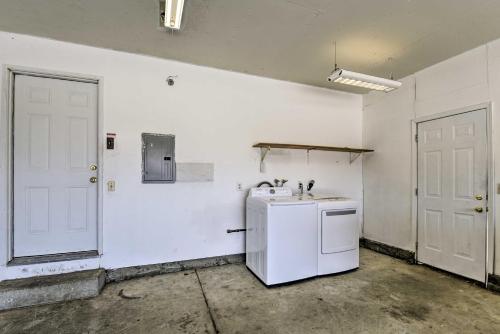 Vallejo Home with Spacious Deck Hot Tub and Views - image 14