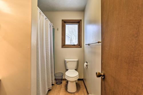 Poconos Lake House with Panoramic Views of Carobeth! - image 9