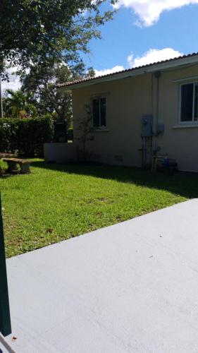 LUXURY Guayabita's House