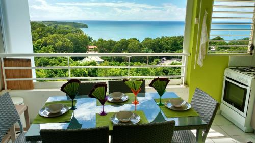 Appartement d'une chambre avec vue sur la mer piscine partagee et balcon amenage a Sainte Anne a 1 km de la plage - Location saisonnière - Sainte-Anne