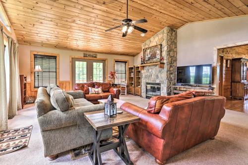 Log Cabin with Deck and Hot Tub 5 Mi to Dollywood! in Pigeon Forge, USA