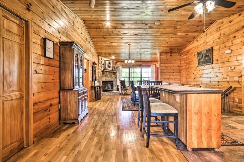 Log Cabin with Deck and Hot Tub 5 Mi to Dollywood! in Pigeon Forge, USA