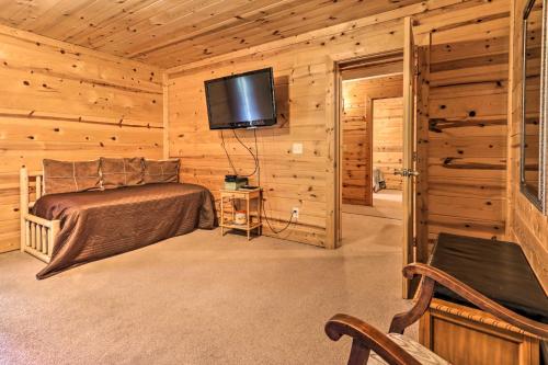 Log Cabin with Multi-Level Deck - 5 Mi to Dollywood!