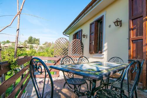 2 bedrooms house at Lido di Noto 300 m away from the beach with furnished terrace and wifi