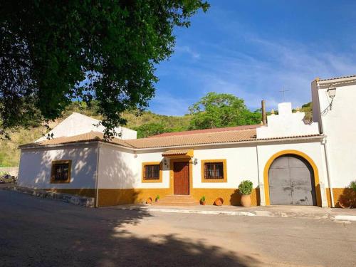 . 3 bedrooms house with terrace and wifi at Huelma