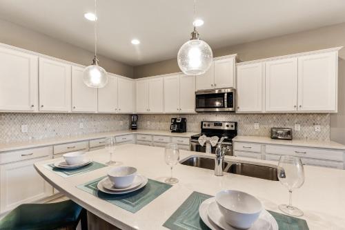 Windsor Manor - image 5