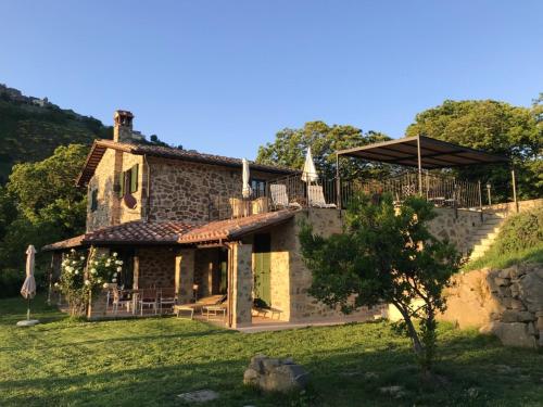 House with 4 bedrooms in Montelaterone with wonderful mountain view private pool enclosed garden 19 km from the slopes