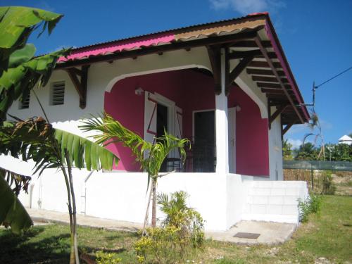 Maison de 2 chambres avec jardin et wifi a Saint Francois a 5 km de la plage